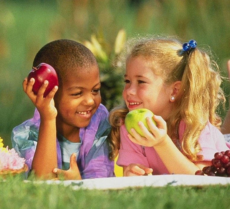 children eating healthy